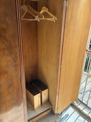 Armario de madera vintage