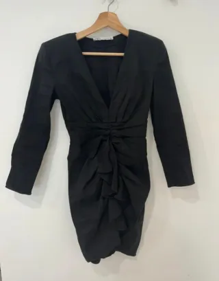 Vestido negro drapeado