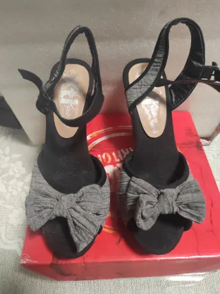 Sandalias chica negras y grises