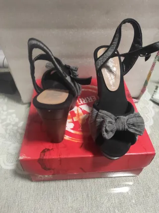 Sandalias chica negras y grises