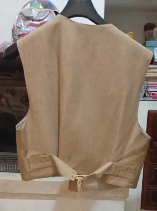 Chaqueta y chaleco beige