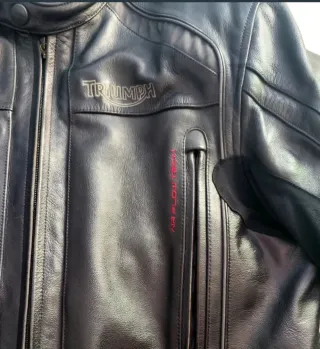 Chaqueta Triumph Cuero Negra