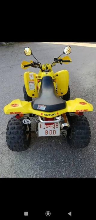 Suzuki LTZ-250 semiautomático.