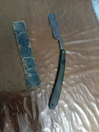 Rasoio d'epoca anni '30 con custodia