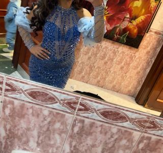 Vestido de fiesta pedrería azul y plateado