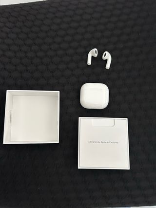 Apple AirPods 4 2025 IN GARANZIA + Custodia