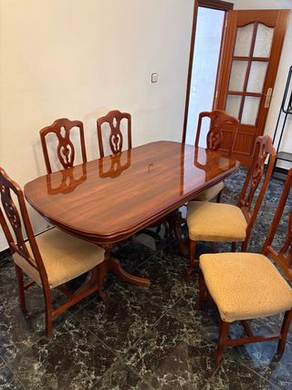 Mesa de comedor y 6 sillas
