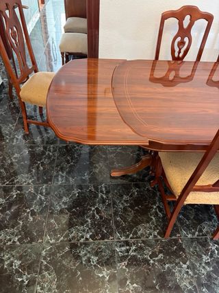 Mesa de comedor y 6 sillas