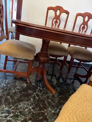 Mesa de comedor y 6 sillas