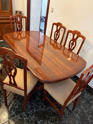 Mesa de comedor y 6 sillas