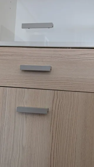 Vitrina aparador de madera y cristal