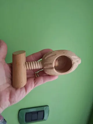 Schiaccianoci in legno