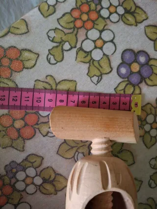 Schiaccianoci in legno