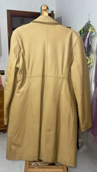 Abrigo de cuero color marron