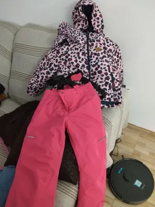 Traje de nieve niña 4-6 años solo una puesta