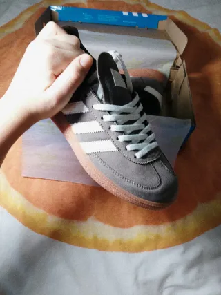 Adidas Spezial Marrones y Blancas