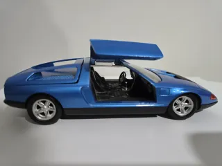 Coche juguete Mercedes C111 azul