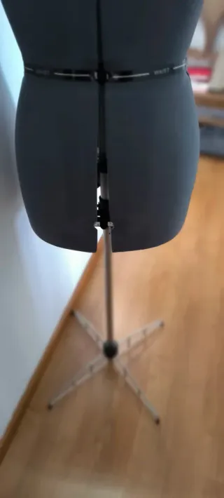 Manequim de costura cinza