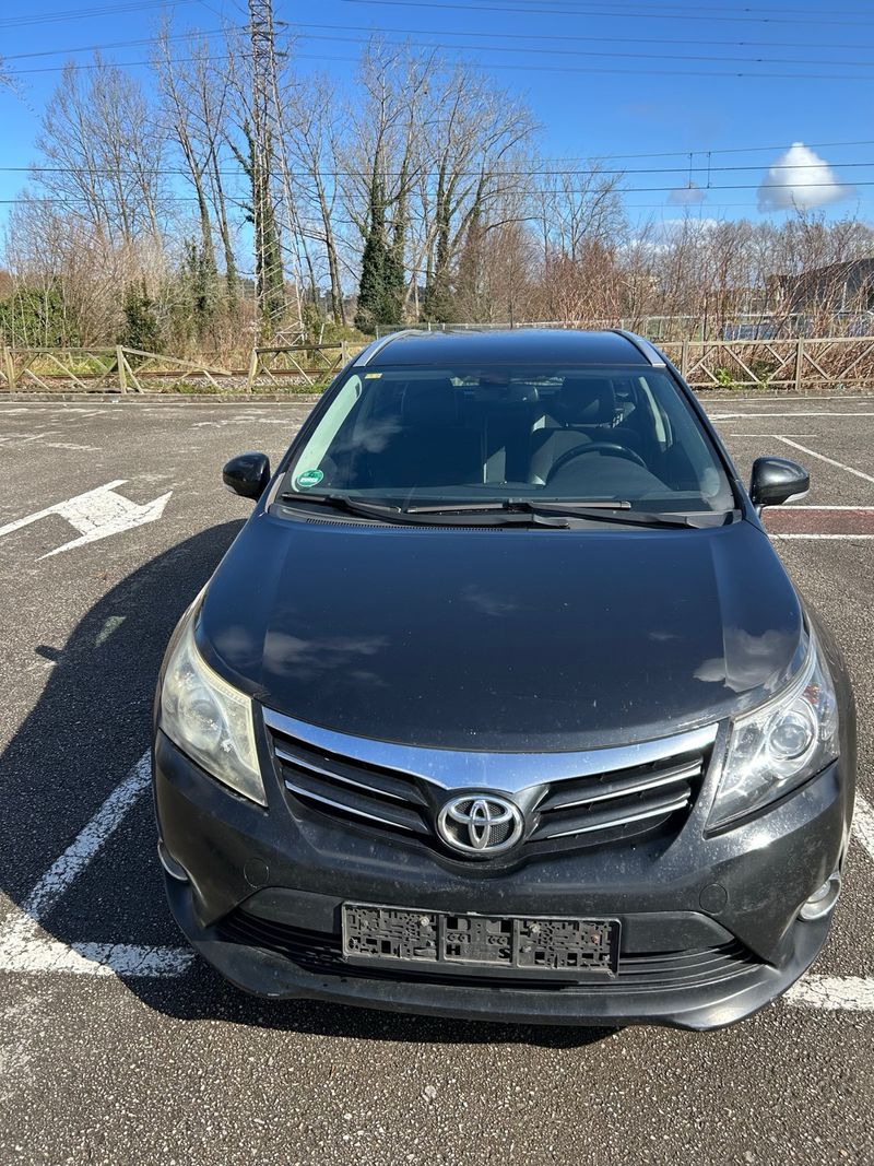 Toyota Avensis 2013 - foto 1