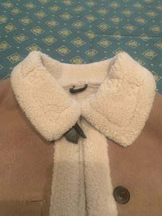 Abrigo borrego beige y blanco