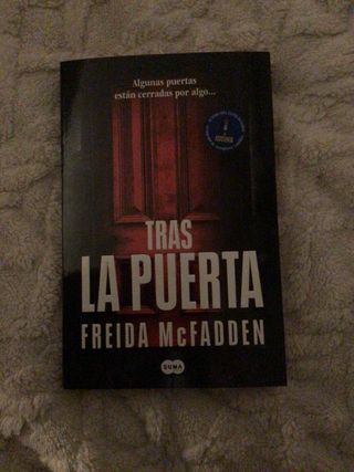 Tras la puerta