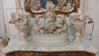 Reloj de alabastro con dragones