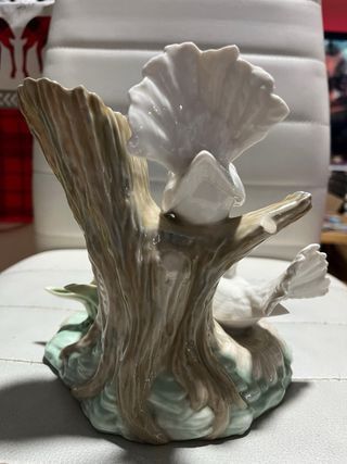 Figura porcelana palomas y caracolen arbol vintage