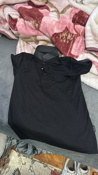 Camisetas talla s 15€ cada una  Vaqueros talla m25