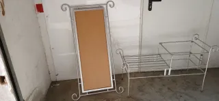 Banco y espejo de hierro forjado