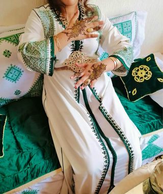 Vestido blanco y verde bordado