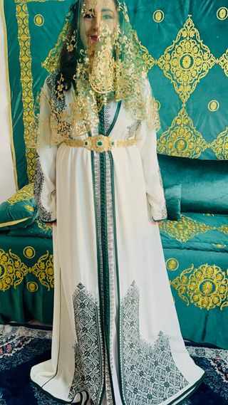 Vestido blanco y verde bordado