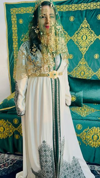 Vestido blanco y verde bordado