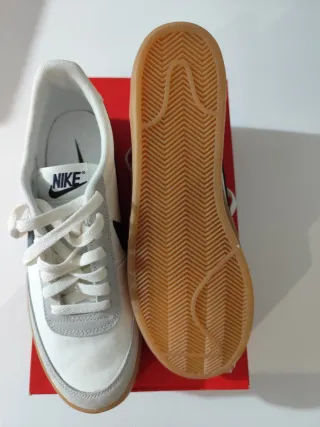 Zapatillas Nike Blancas y Negras