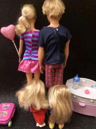 Set Barbie Famiglia Ken Bambini Valigia