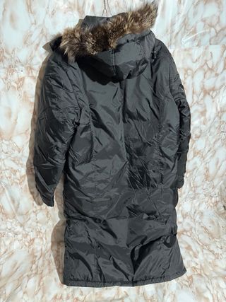 Piumino lungo con cappuccio e pelliccia