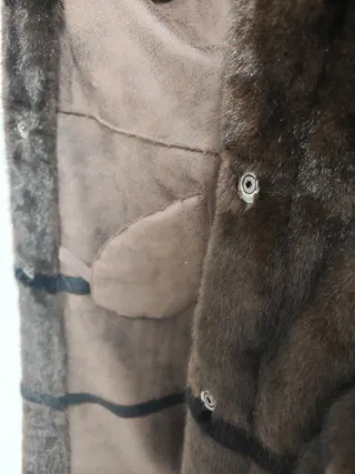 Ecopelliccia lunga marrone con cappuccio