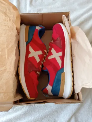 Zapatillas Munich casual rojas y azules