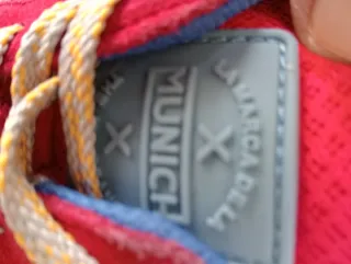 Zapatillas Munich casual rojas y azules