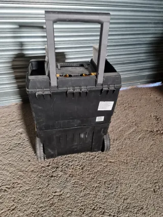 Caja de herramientas Stanley con ruedas