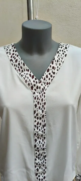 Blusa blanca con estampado