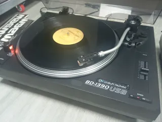 2 Platos DJ Negro y Plateado.