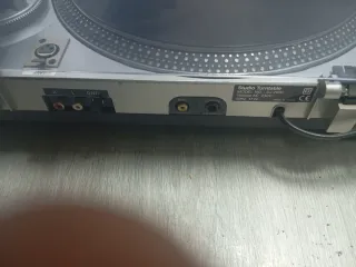 2 Platos DJ Negro y Plateado.