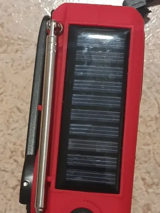 Radio Altavoz Portátil Roja y Negra