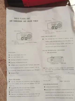 Radio Altavoz Portátil Roja y Negra