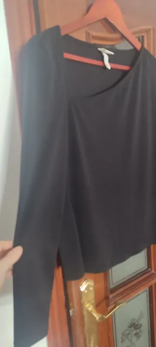 Camiseta H&M Negra Talla M sin usar .