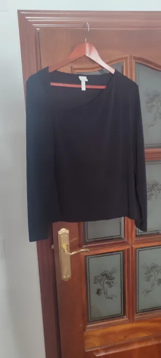Camiseta H&M Negra Talla M sin usar .