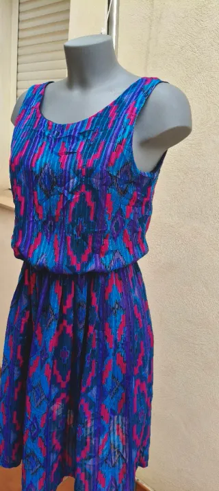 Vestido estampado azul y fucsia