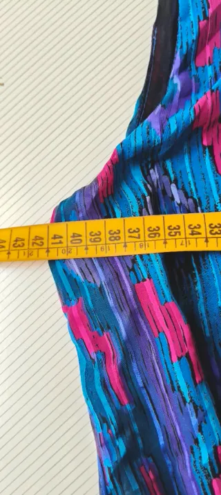 Vestido estampado azul y fucsia