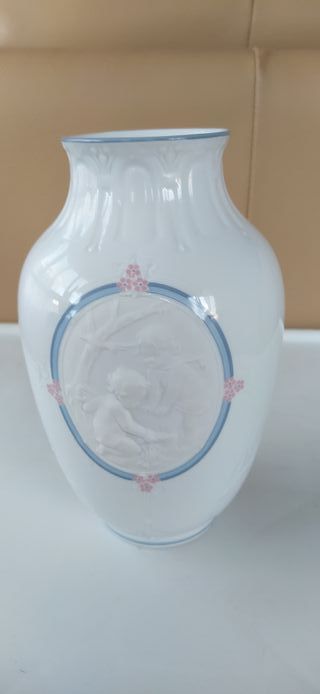 Jarrón Tettau Amoretten Porcelana Alemana