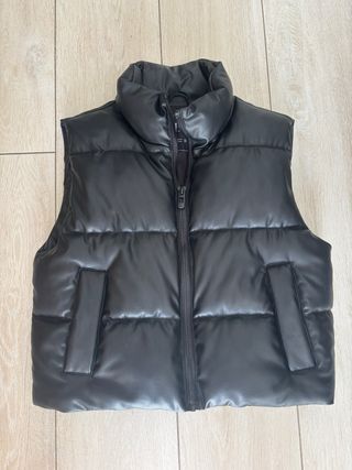 Chaleco acolchado efecto piel Zara Talla XS